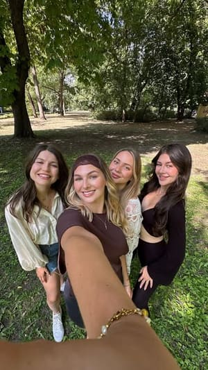 Az elvonulás négy szervezője együtt a parkban